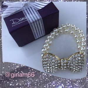 New Bow and pearl Bracelet Daniel Jewelers
